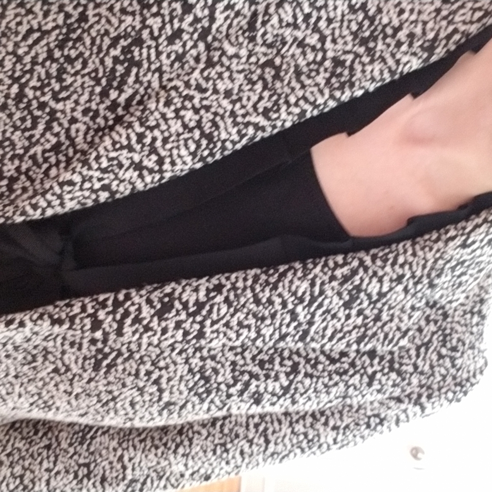 SOLD Ann Taylor Black/whited Textured Cropped blazer, 4 Petite - Picture 10 of 12